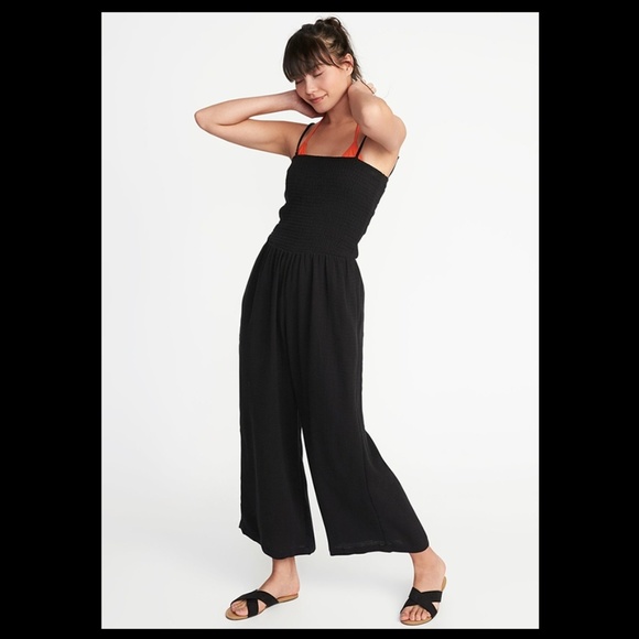 Old Navy Pants - WOMEN'S SMOCKED WIDE LEG CULOtte jumpsuit/romper Old Navy Pants - WOMEN'S SMOCKED WIDE LEG CULOtte jumpsuit/romper